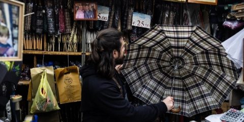 Mario Talarico, l’ombrellaio di Napoli famoso in tutto il mondo