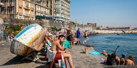 Lido Mappatella, la spiaggia libera sul lungomare di Napoli