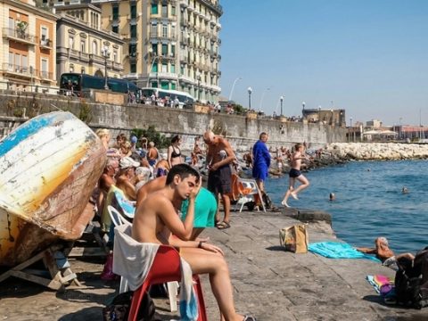 Lido Mappatella, la spiaggia libera sul lungomare di Napoli