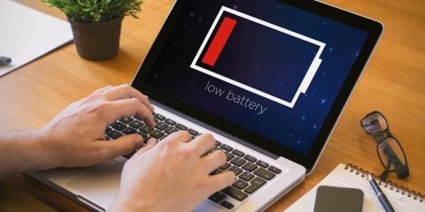 Portatile attaccato alla corrente, quanto si danneggia la batteria?