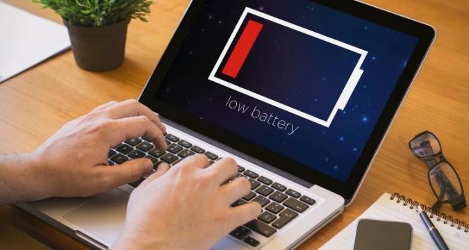 Portatile attaccato alla corrente, quanto si danneggia la batteria?