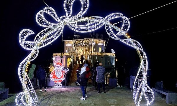 Le luci di Natale nel Parco Vanvitelliano di Bacoli