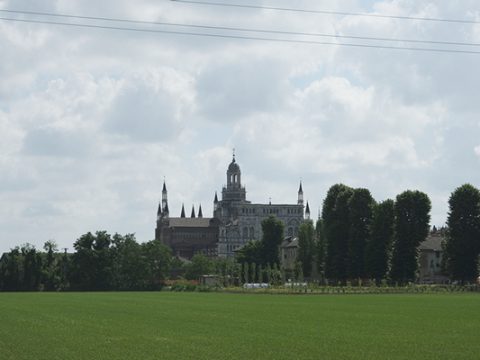 La certosa di Pavia o Monastero di Santa Maria delle  Grazie, è un complesso monumentale si trova nel omonimo comune di Certosa di Pavia.