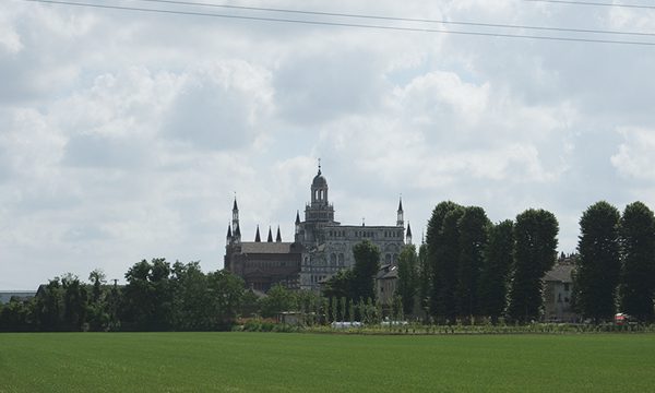 La certosa di Pavia o Monastero di Santa Maria delle  Grazie, è un complesso monumentale si trova nel omonimo comune di Certosa di Pavia.