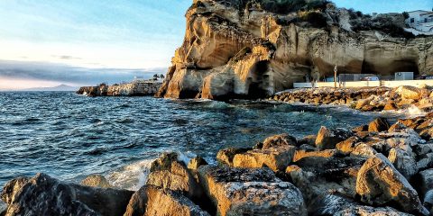 Il Rione Terra centro antico della città di Puteòli i visitatori potranno immergersi in questi luoghi con un’anima antica, pieni di fascino.