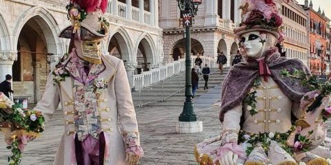 La febbre del carnevale veneziano l’ appuntamento  più atteso dell’anno, si riaprono le porte della città lagunare.
