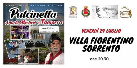 Sorrento, Angelo Iannelli in scena con "Pulcinella, antichi mestieri e tammorre”