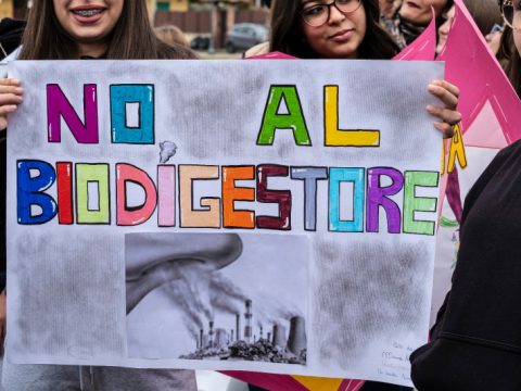 Un grido di protesta, no al Biomostro. incalzano le proteste a Gricignano di Aversa,oggi tutti insieme per gridare no al Biodigestore.