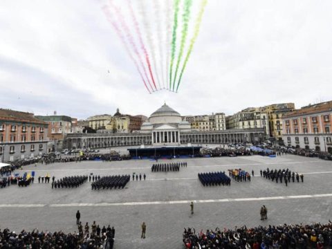 Oggi, mercoledì 5 aprile, ha avuto luogo in Piazza del Plebiscito di Napoli la Cerimonia di Giuramento e Battesimo degli allievi del corso Drago VI, ovvero della 1^ classe dei Corsi Regolari dell'Accademia Aeronautica.
