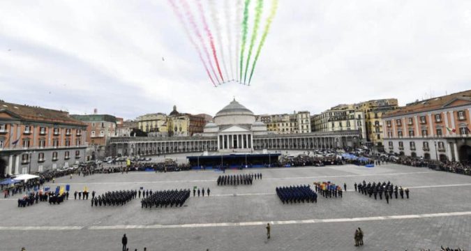 Oggi, mercoledì 5 aprile, ha avuto luogo in Piazza del Plebiscito di Napoli la Cerimonia di Giuramento e Battesimo degli allievi del corso Drago VI, ovvero della 1^ classe dei Corsi Regolari dell'Accademia Aeronautica.