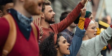 Napoli, flash mob contro il caro affitti e per il diritto alla casa