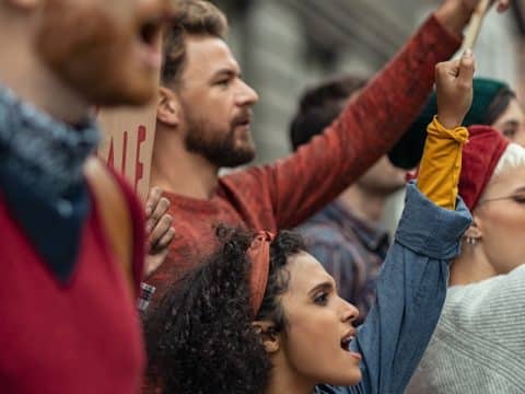 Napoli, flash mob contro il caro affitti e per il diritto alla casa