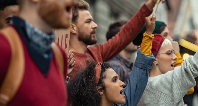 Napoli, flash mob contro il caro affitti e per il diritto alla casa