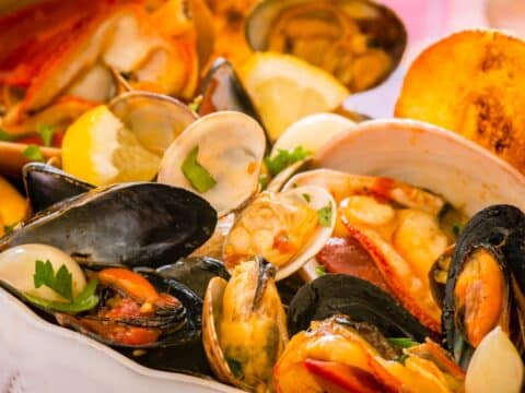 La zuppa di cozze del Giovedì Santo, tra sacro e profano