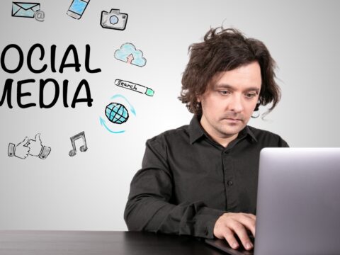 Social Media Manager, una figura che crea, cura e gestisce i social media delle aziende