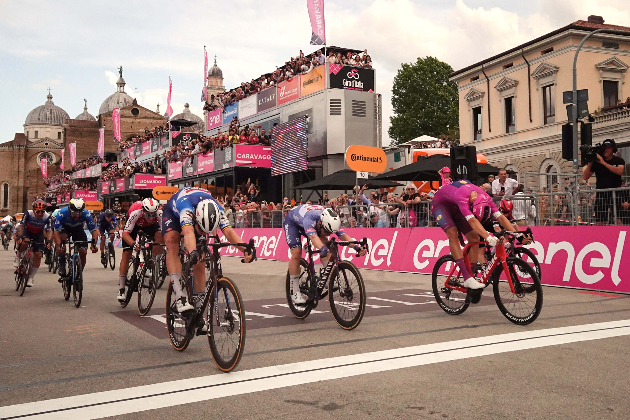 Tim Merlier (Soudal Quick-Step) ha vinto la diciottesima tappa del Giro d'Italia 107 - dettaglio