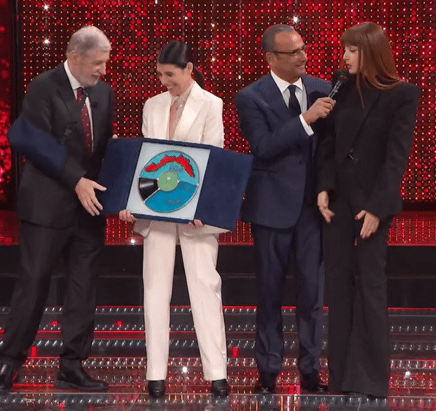Giorgia e Annalisa vincono con la canzone Skyfall