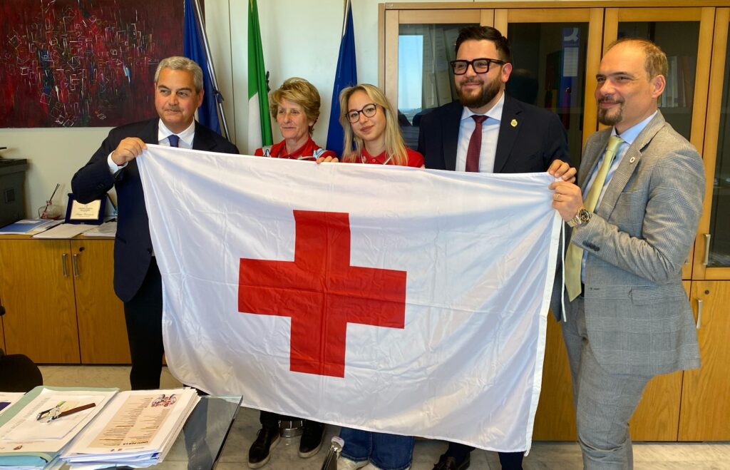 Celebrazioni 8 Maggio - Consegna bandiera Croce Rossa a Regione Calabria