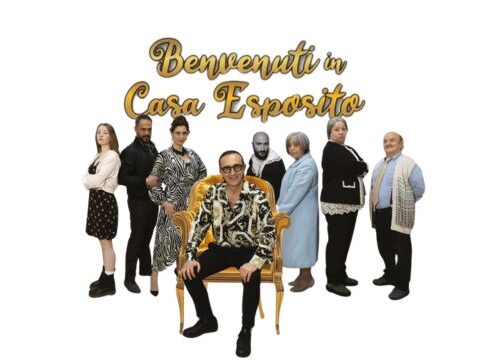 "Benvenuti in casa Esposito" trionfa al Teatro Magic Vision: risate e riflessioni sulla malavita con un cast d’eccezione