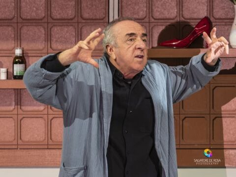 Silvio Orlando incanta Capua con "Ciarlatani": satira e poesia sul palcoscenico del Teatro Ricciardi