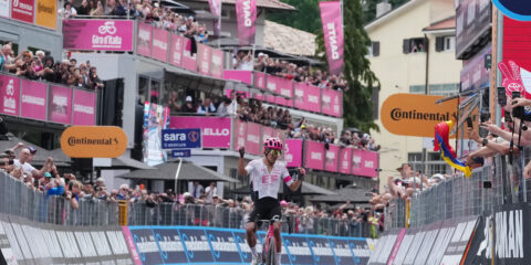 Carapaz trionfa a Castelnovo ne' Monti: il ritorno di un campione