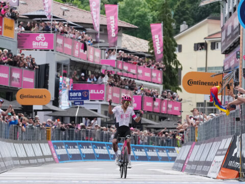 Carapaz trionfa a Castelnovo ne' Monti: il ritorno di un campione