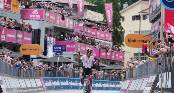 Carapaz trionfa a Castelnovo ne' Monti: il ritorno di un campione