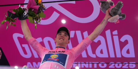 Giro d'Italia 2025: Pedersen domina a Matera e guarda a Napoli