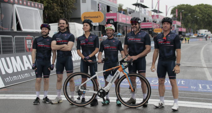 Pompei-Napoli: Tappa 3 del Giro-E Enel 2025 tra E-Bike e Mission Impossible