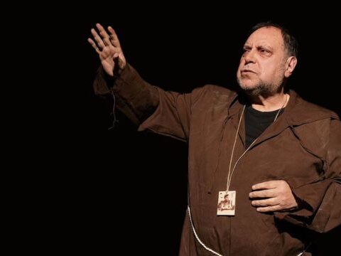 Aniello Vintitrè al Teatro Instabile di Napoli: una rappresentazione emozionante e struggente