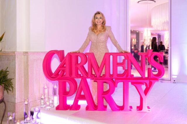 Carmen Carfora incanta al Sun’s Royal Park: show da sogno in omaggio a Raffaella Carrà