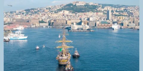 Nave Amerigo Vespucci torna a Napoli: la 13ª tappa del Tour Mediterraneo