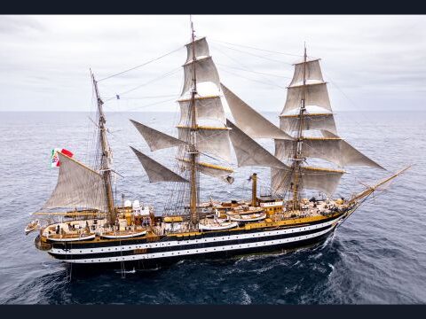 Nave Amerigo Vespucci torna a Napoli: quattro giorni di eventi imperdibili
