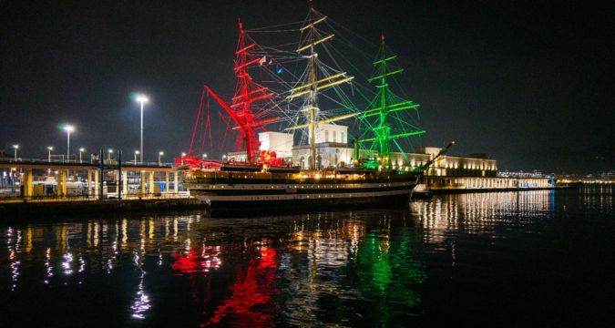 Vespucci a Napoli: oltre 33.000 visitatori per la nave più bella del mondo