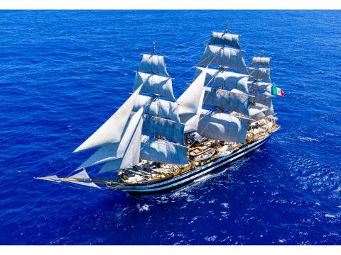 Vespucci incontra l'Arte: Jago si racconta a Napoli - Un evento straordinario tra Scultura e Mare