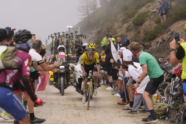 Simon Yates ribalta il Giro d’Italia 2025 nella Tappa 20