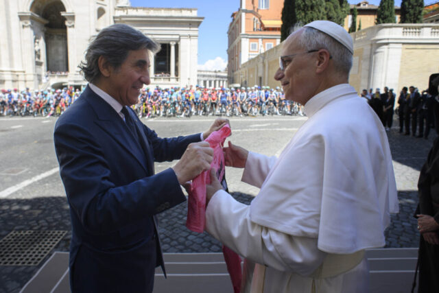 Papa Leone XIV benedice il Giro d'Italia