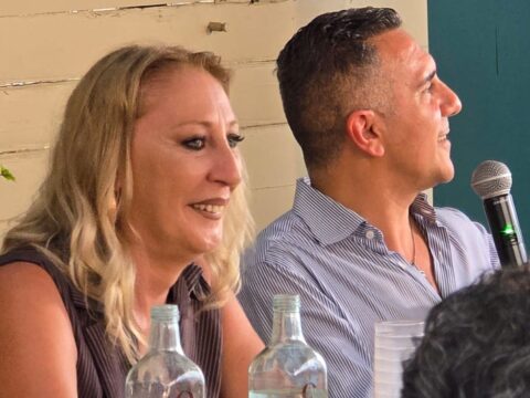Cenando sotto un Cielo Diverso sul tema dell' AUTENTICITÀ BE YOURSELF invitando i partecipanti a riflettere sull'importanza di essere coerenti con i propri valori e di esprimere la propria unicità.