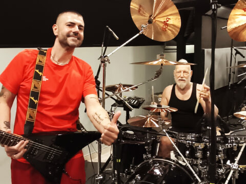 Scopri il "Rock Show" di Gianni Fiorellino all'Arena Flegrea di Napoli, un evento sold out con ospiti speciali e l'uscita del suo primo romanzo "Solo se c'è amore".