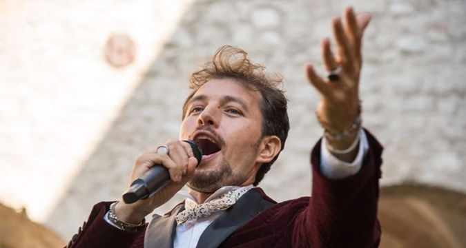 Giuseppe Gambi e Le Dolci Note durante le riprese del videoclip di “Siamo Noi”