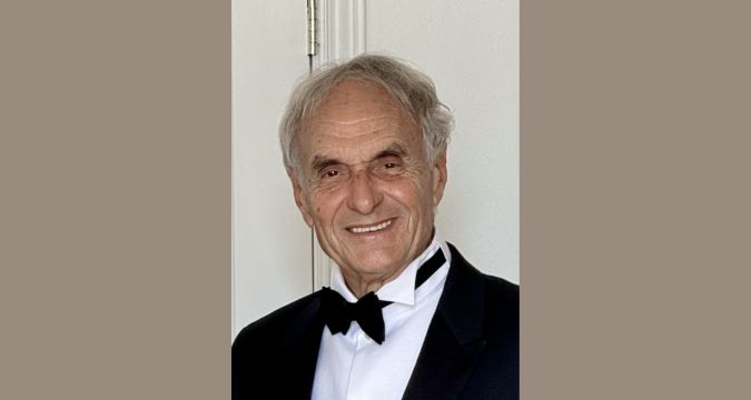 Enzo Sisti riceve l’Italy for Movies Award al Castello Aragonese durante l’Ischia Film Festival 2025