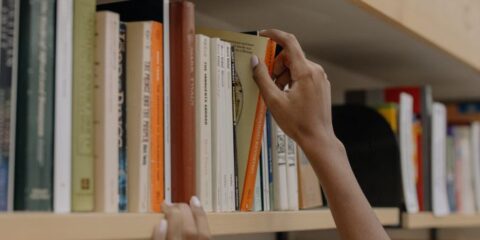 “Scaffale”: la nuova rivoluzione cartacea di Bibliotheka per le librerie italiane