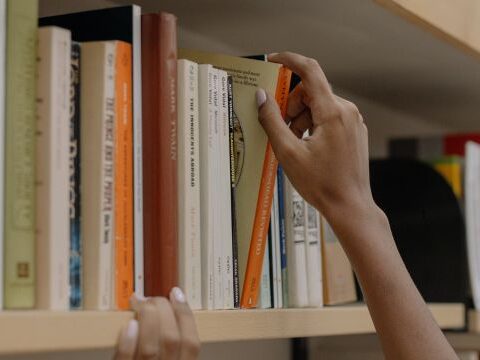 “Scaffale”: la nuova rivoluzione cartacea di Bibliotheka per le librerie italiane