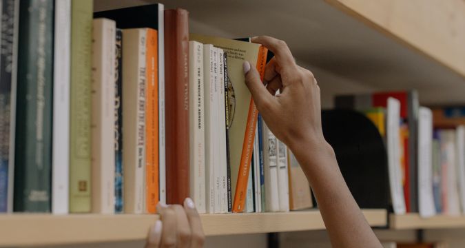 “Scaffale”: la nuova rivoluzione cartacea di Bibliotheka per le librerie italiane