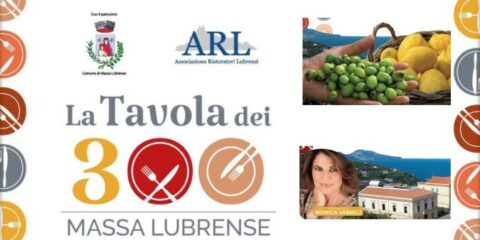 “Cena gourmet all’aperto durante l’evento La Tavola dei 300 a Massa Centro con ospiti e luci serali”