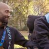 Dario Leo spinge la carrozzina del fratello Franco durante la Maratona di New York nel docufilm "Vamos".
