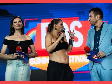 Claudio Guerrini sul palco dell’RDS Summer Festival 2025 durante la prima serata su TV8