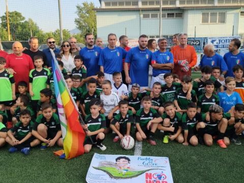 "Angelo Iannelli con i protagonisti della Partita del Cuore per la pace a Mariglianella"