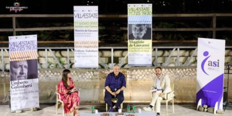 Maurizio de Giovanni durante l’evento al Santuario di Ercole Vincitore a Tivoli – luglio 2025