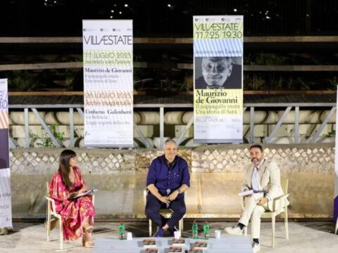 Maurizio de Giovanni durante l’evento al Santuario di Ercole Vincitore a Tivoli – luglio 2025